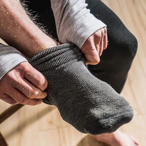 Minus33 Merino Wool Ski and‎ Snowboard Sock Heather Grey NWT in packaging - Picture 5 of 8